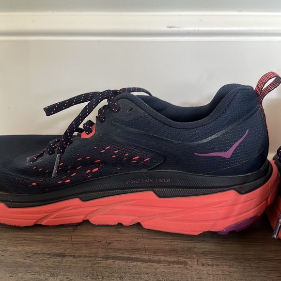 Hoka Challenger ATR6 Running Shoes - Picture 2 of 6